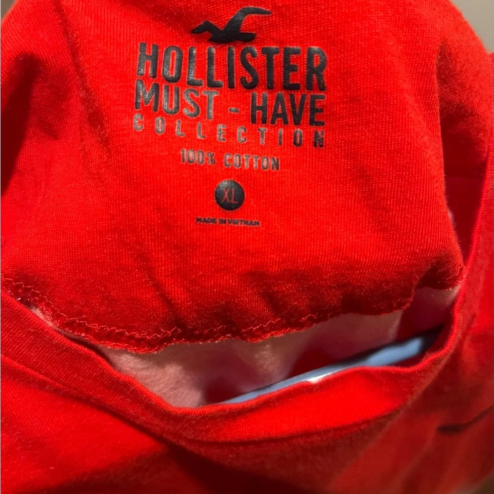Hollister Red and Black Gradient Short Sleeve Tee - Picture 2 of 3